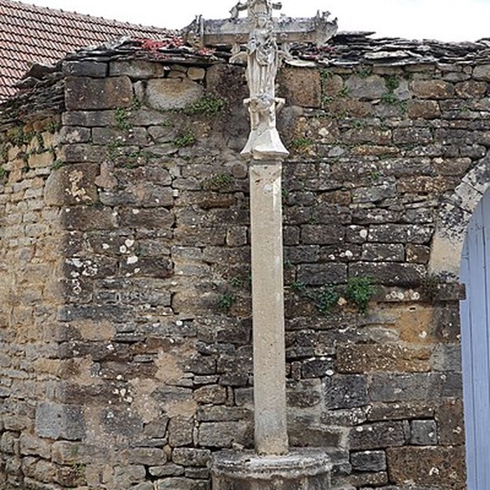 Photo de Croix monumentale : angle nord-est de la rue Franche et de la rueJean-Dampt