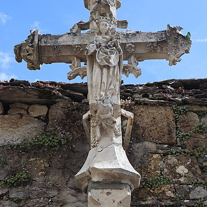 Photo de Croix monumentale : angle nord-est de la rue Franche et de la rueJean-Dampt