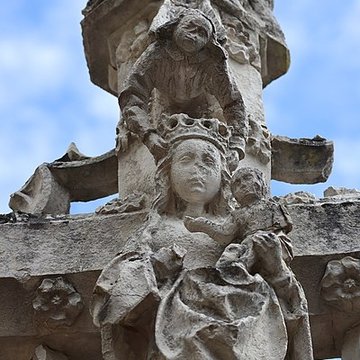 Croix monumentale : angle nord-est de la rue Franche et de la rueJean-Dampt