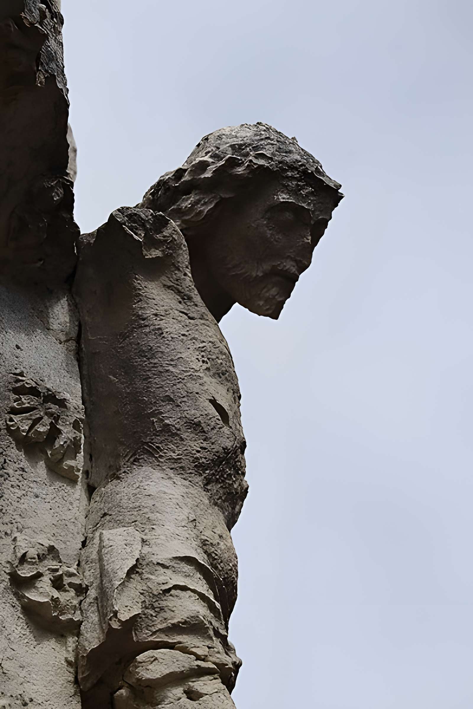 Croix monumentale : angle nord-est de la rue Franche et de la rueJean-Dampt