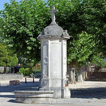 Fontaine et son bassin