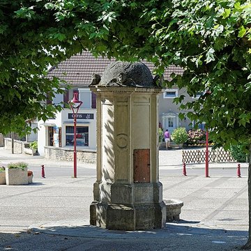 Fontaine et son bassin