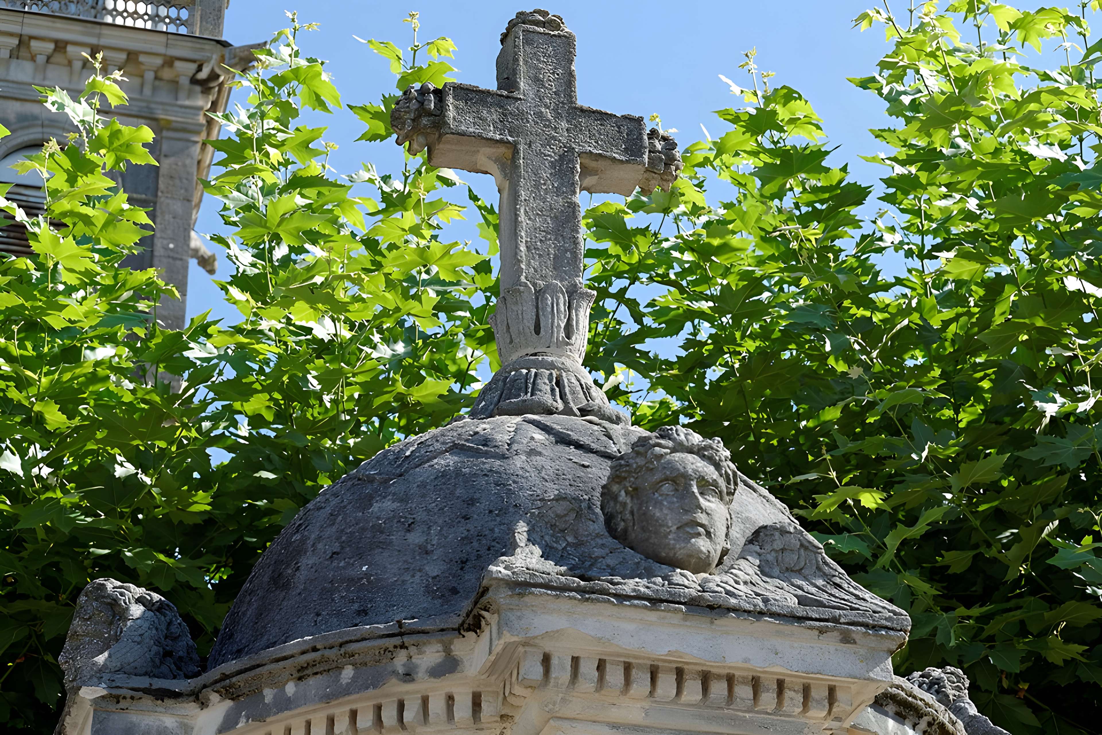 Fontaine et son bassin