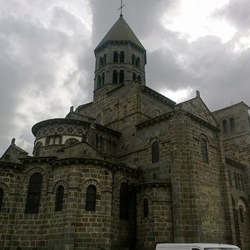 Église de Saint-Nectaire à Saint-Nectaire