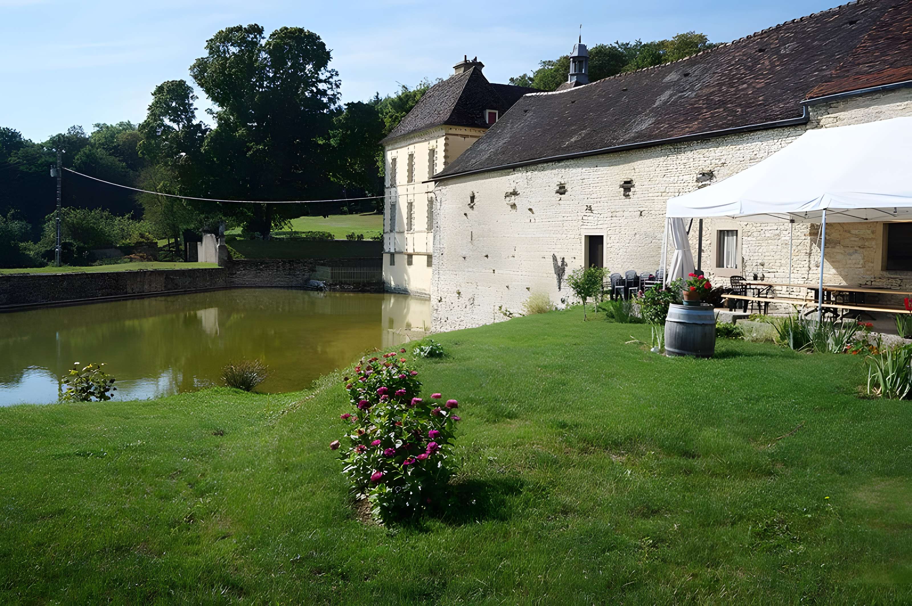 Domaine du château d'Entre-Deux-Monts