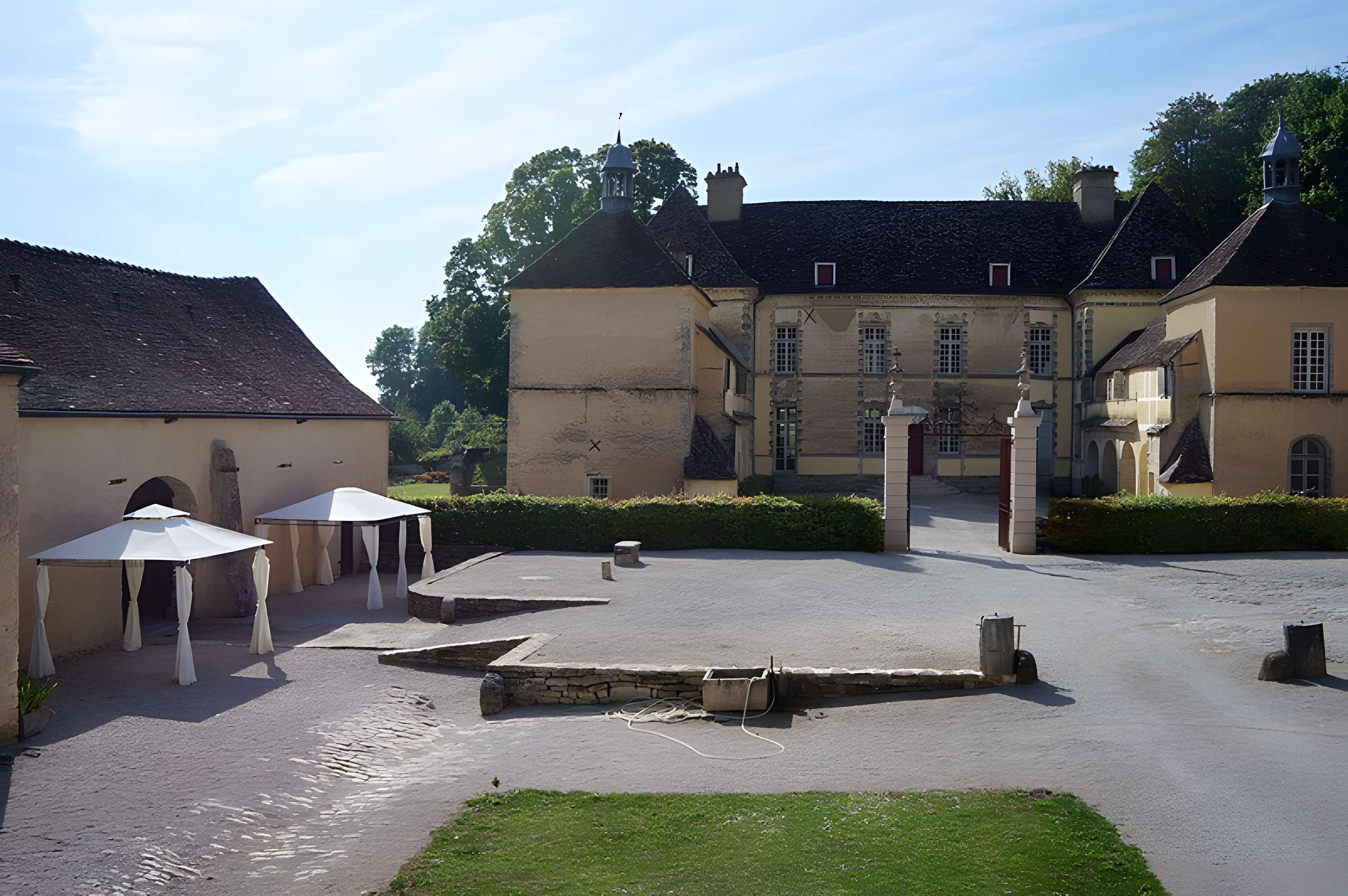 Domaine du château d'Entre-Deux-Monts