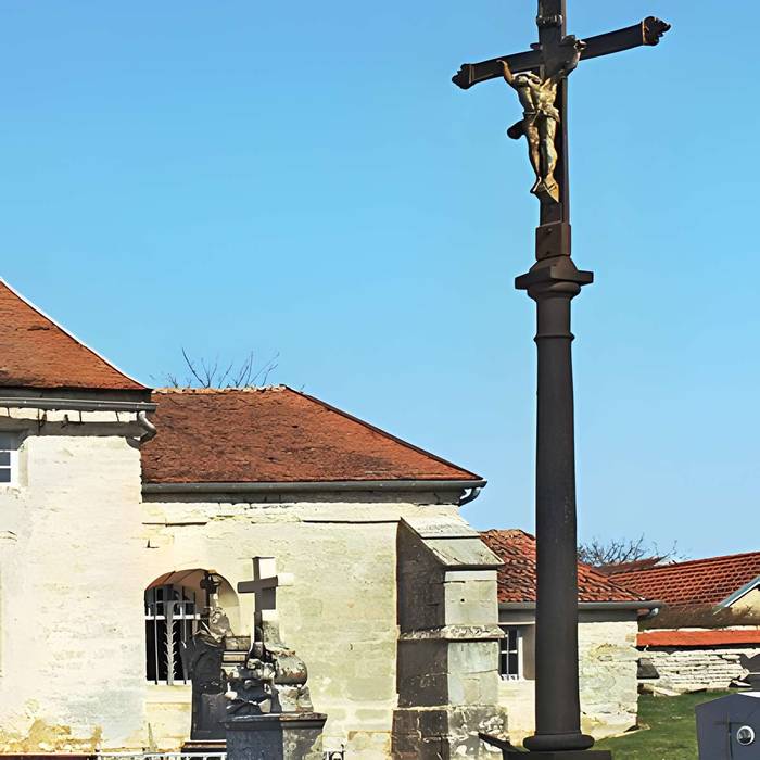 Photo de Table de pierre et socle de croix