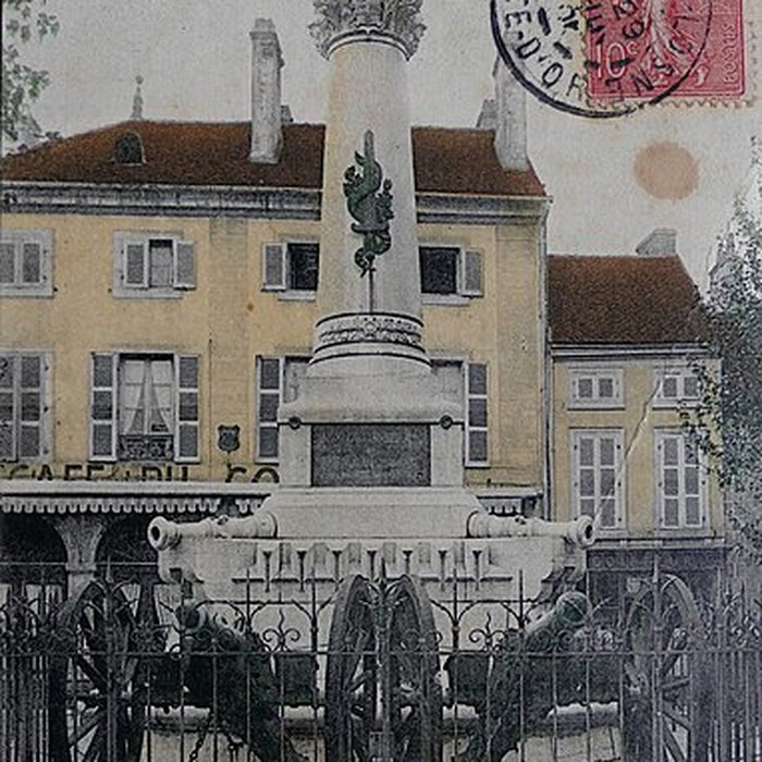 Photo de Monument dit de la Délibération, commémoratif de la Belle Défense fin octobre 1636