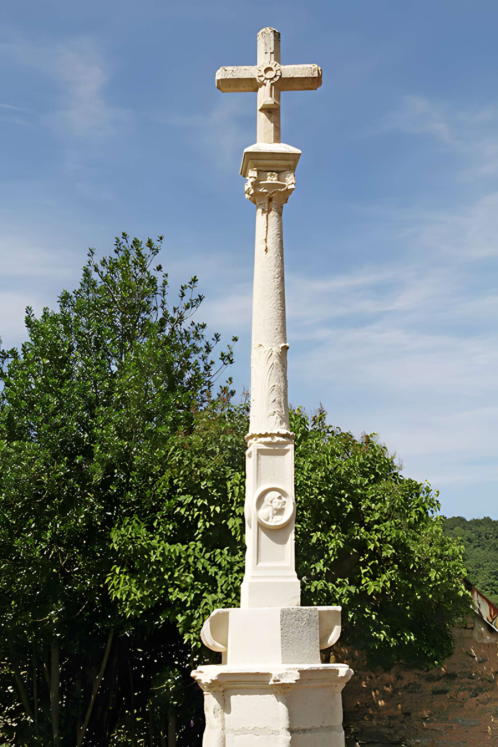 Croix du village de Châtellenot