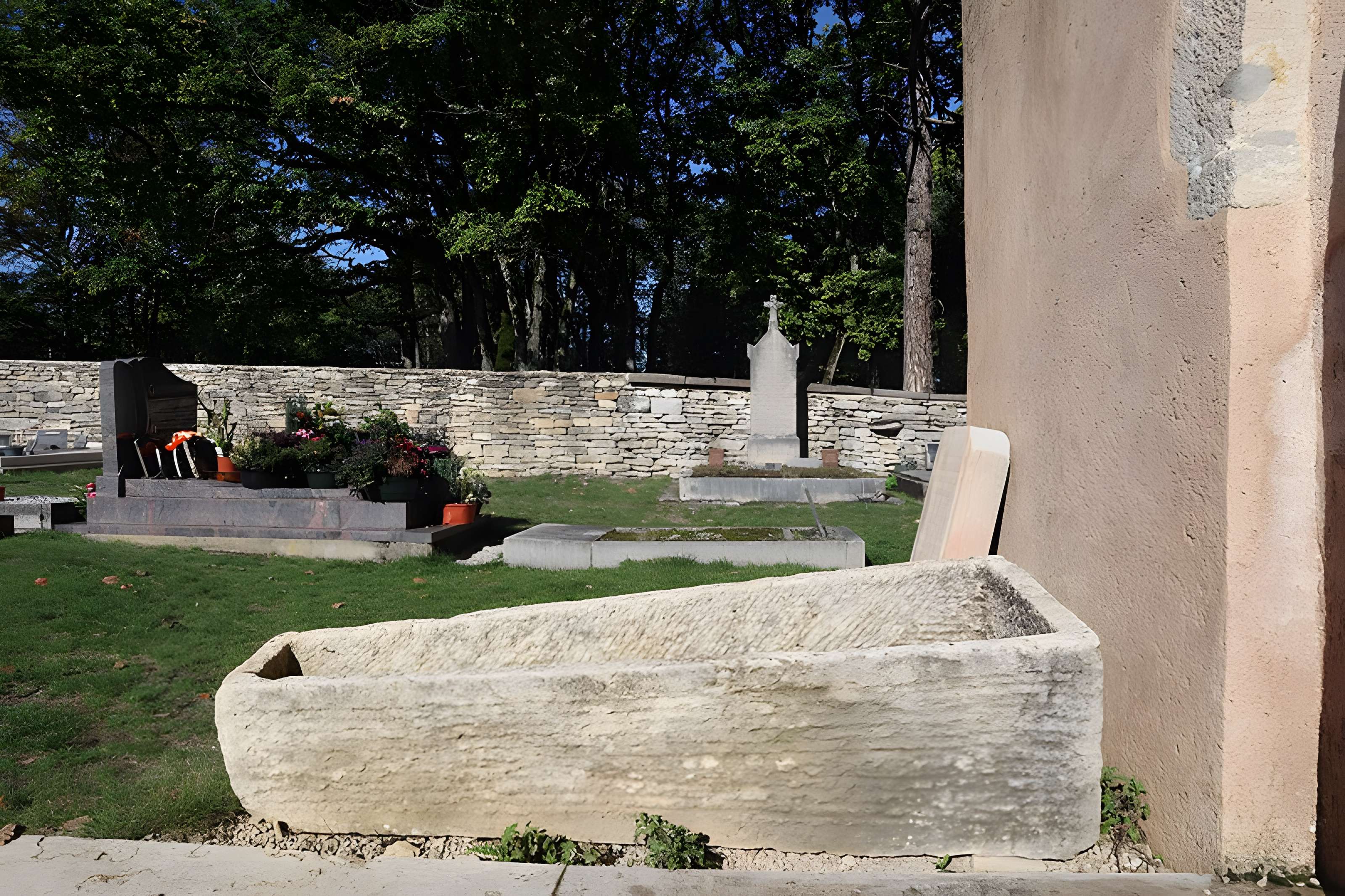 Eglise du cimetière  , dite aussi chapelle du Mont