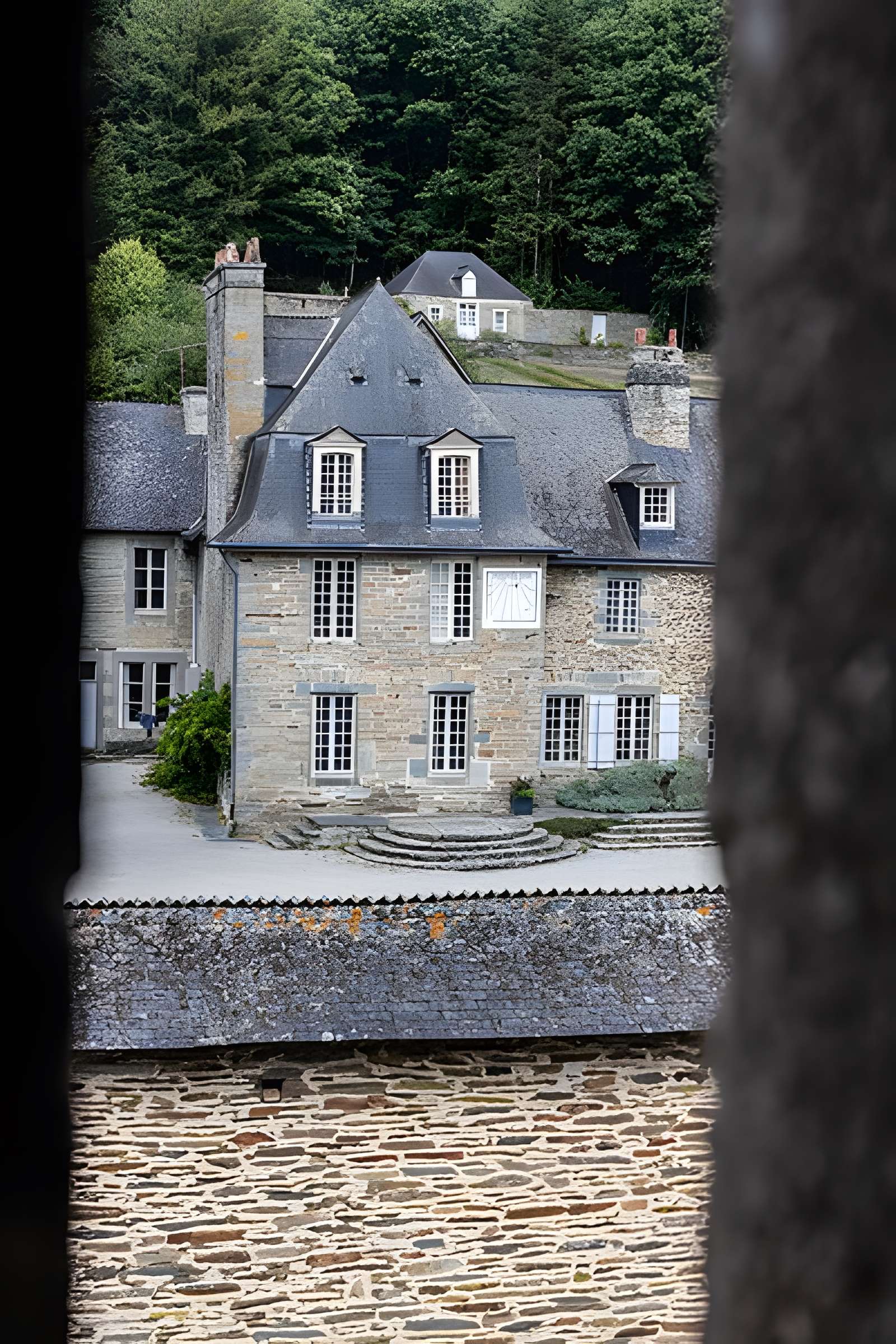 Anciennes forges des Salles (également sur commune de Sainte-Brigitte, dans le Morbihan)