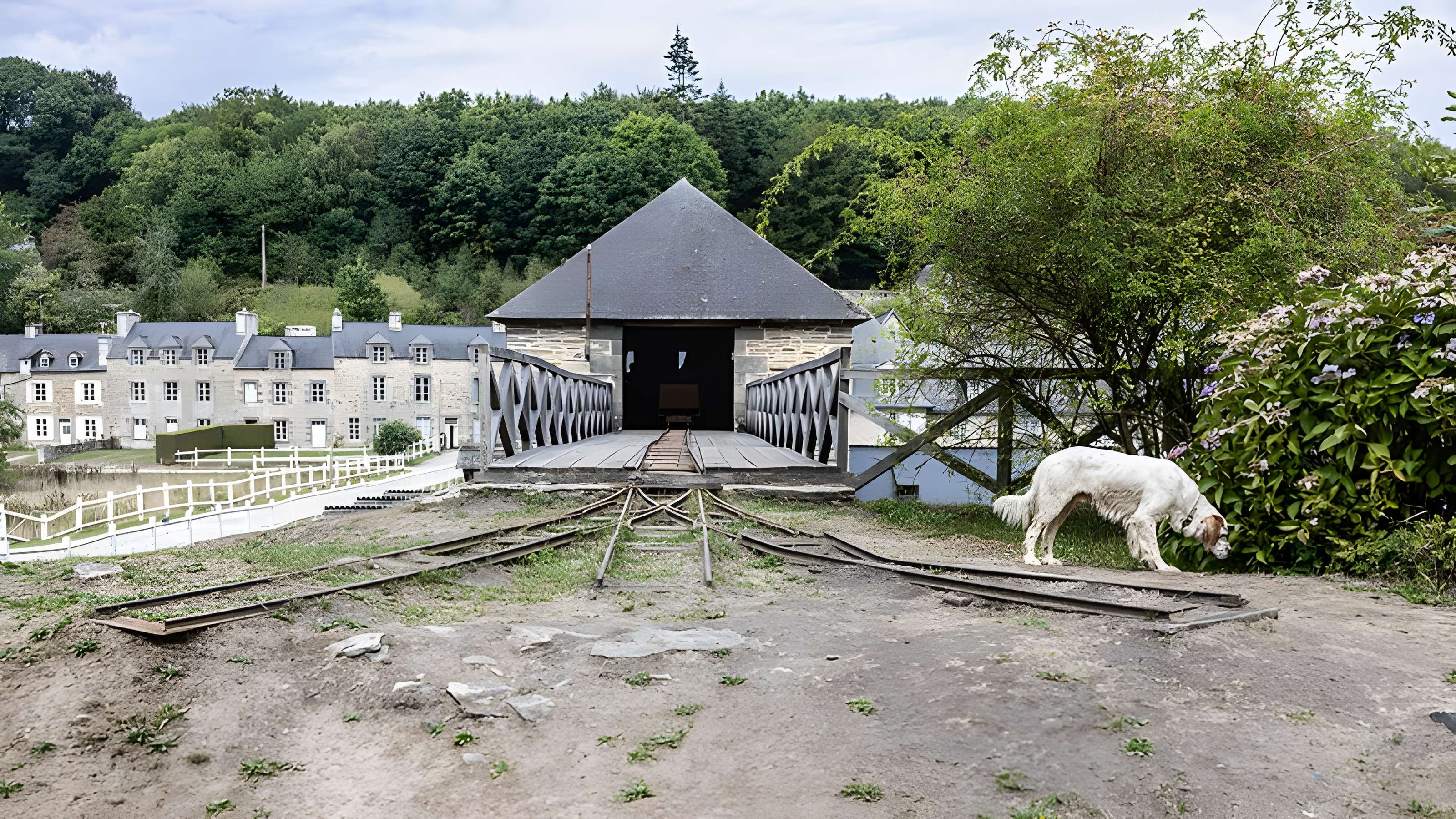 Anciennes forges des Salles (également sur commune de Sainte-Brigitte, dans le Morbihan)