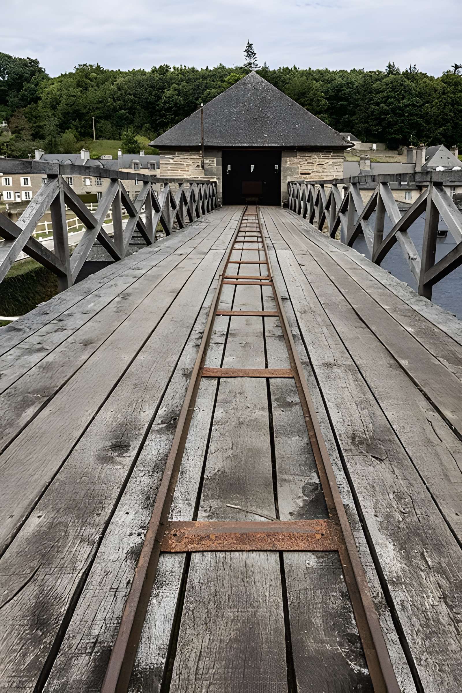 Anciennes forges des Salles (également sur commune de Sainte-Brigitte, dans le Morbihan)