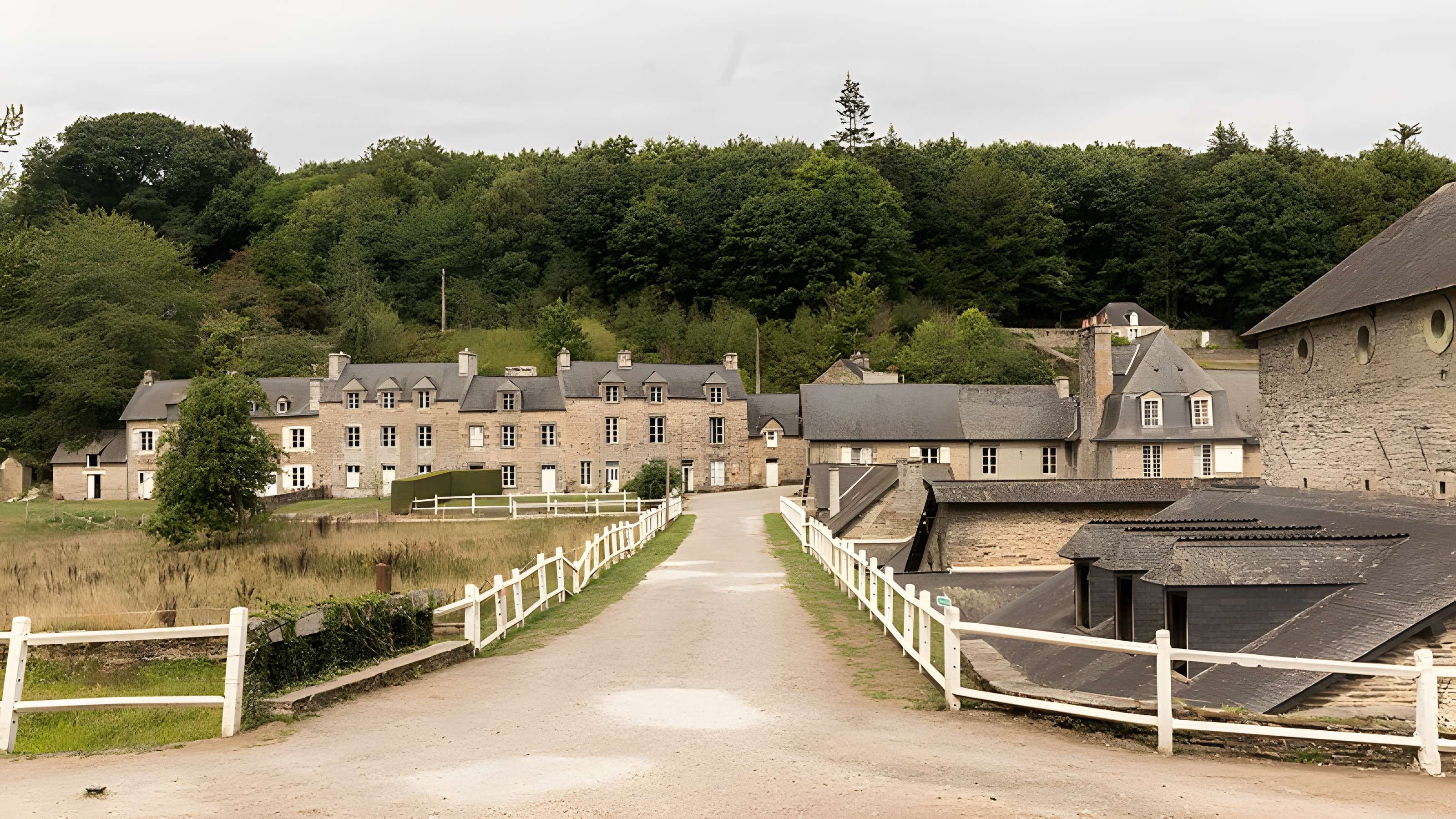 Anciennes forges des Salles (également sur commune de Sainte-Brigitte, dans le Morbihan)