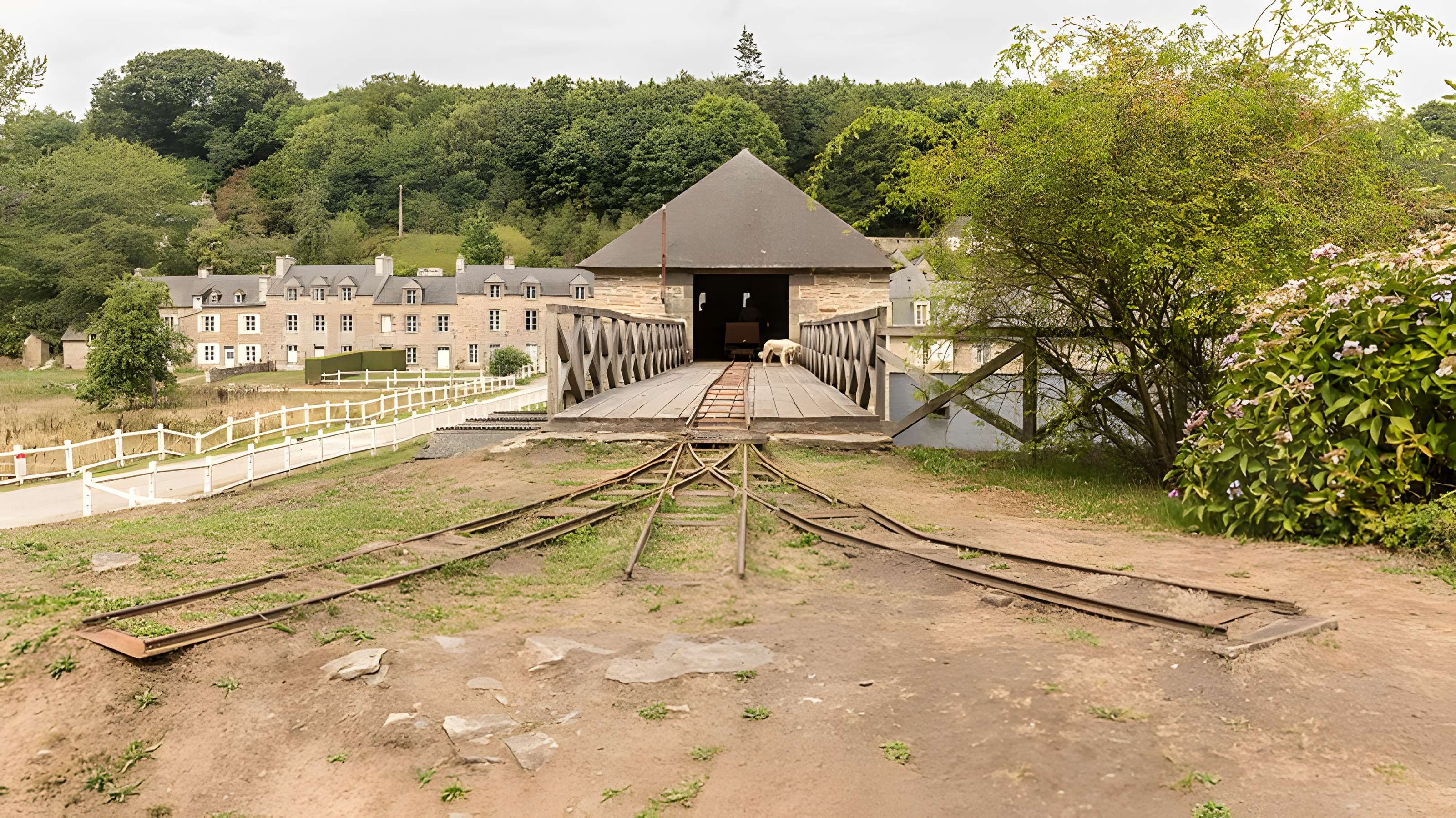 Anciennes forges des Salles (également sur commune de Sainte-Brigitte, dans le Morbihan)