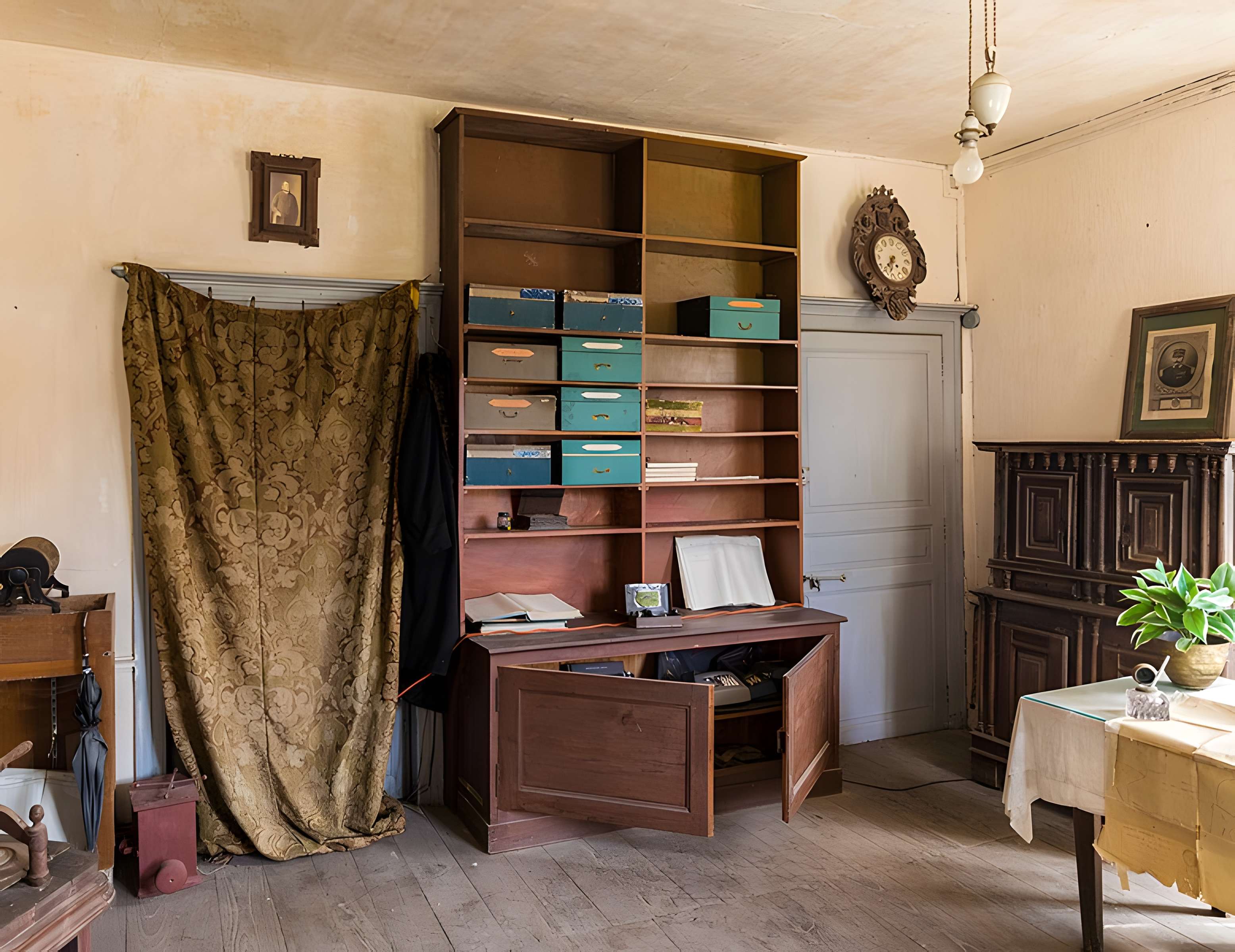 Anciennes forges des Salles (également sur commune de Sainte-Brigitte, dans le Morbihan)