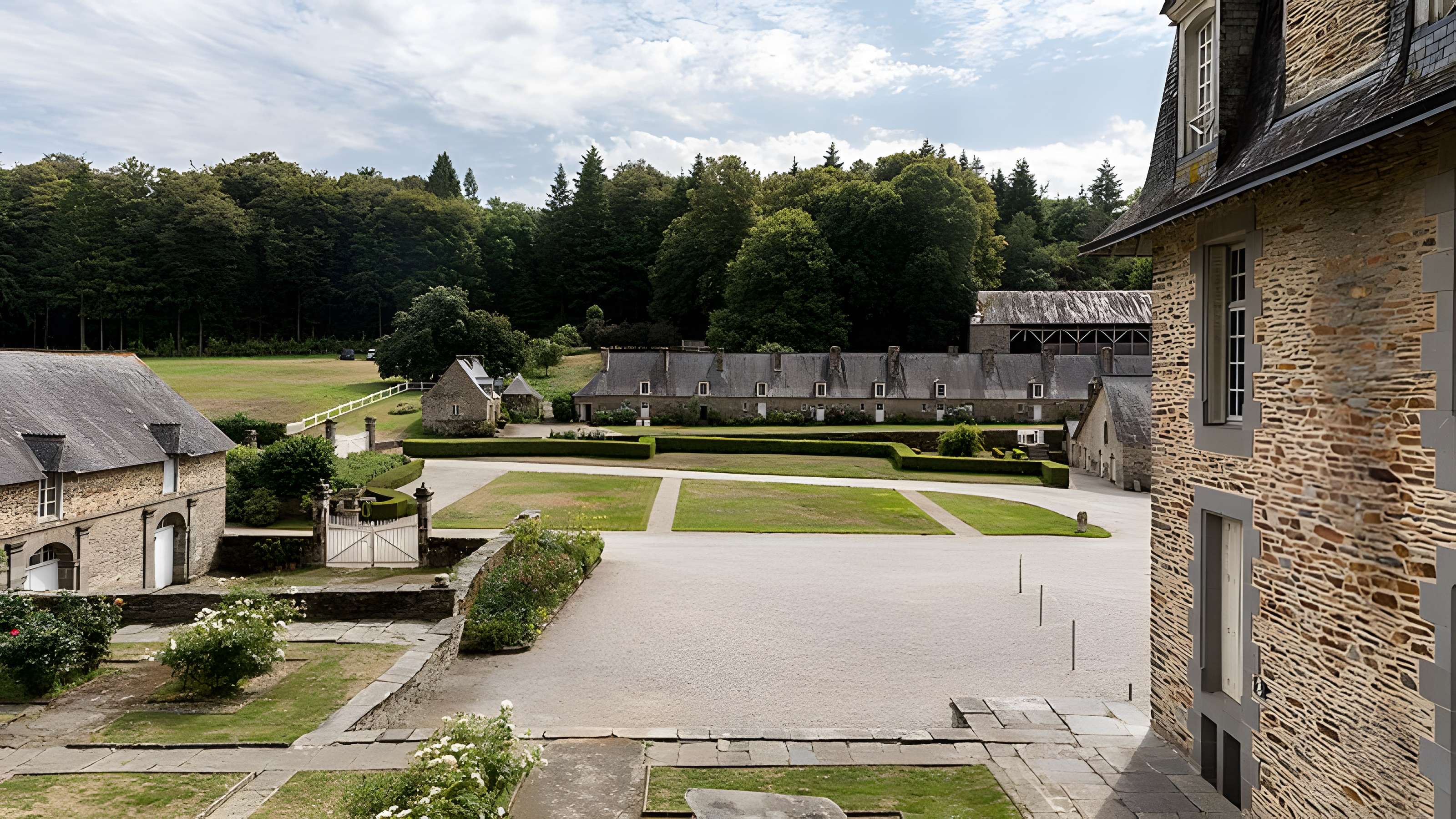 Anciennes forges des Salles (également sur commune de Sainte-Brigitte, dans le Morbihan)