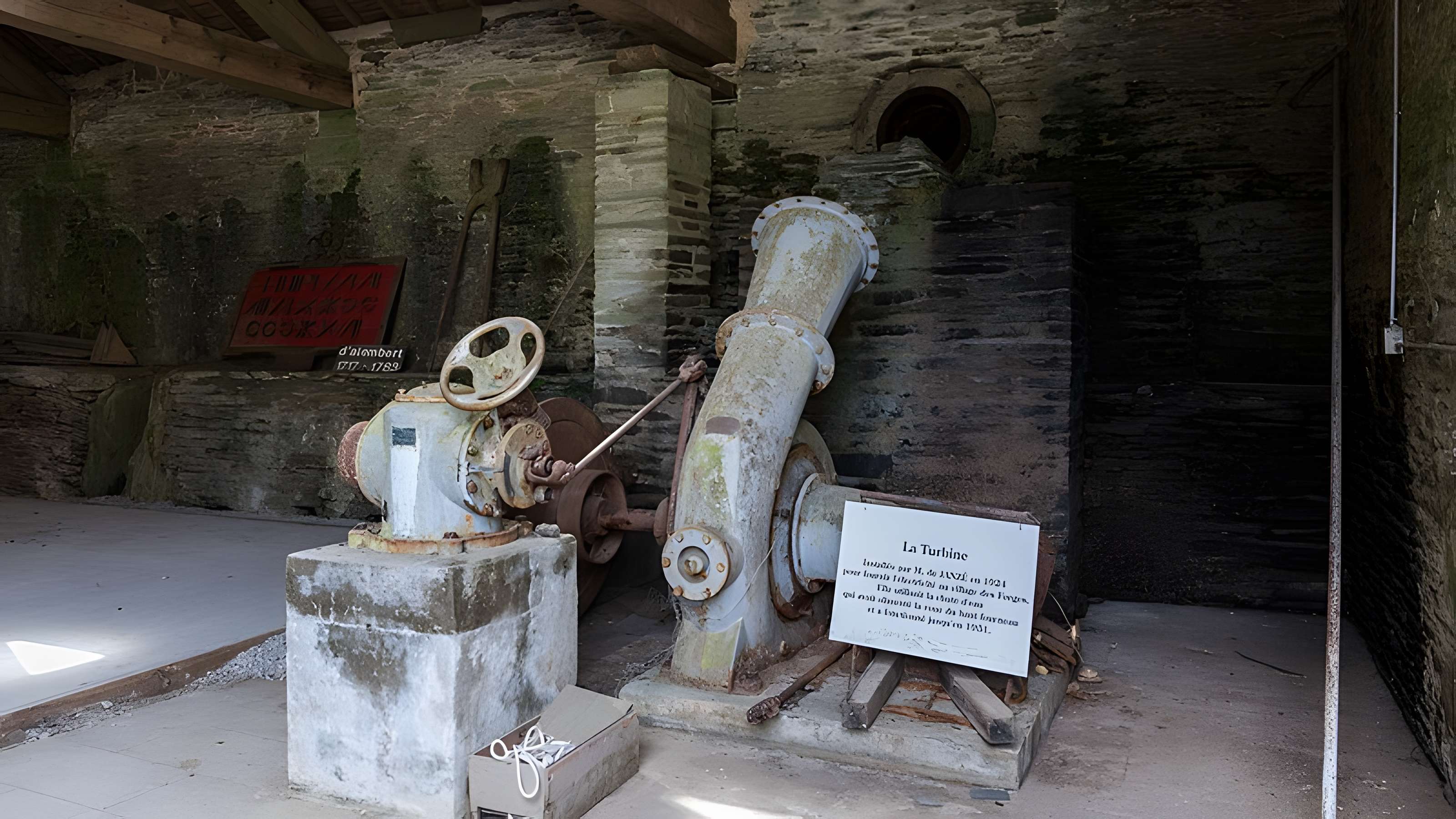 Anciennes forges des Salles (également sur commune de Sainte-Brigitte, dans le Morbihan)