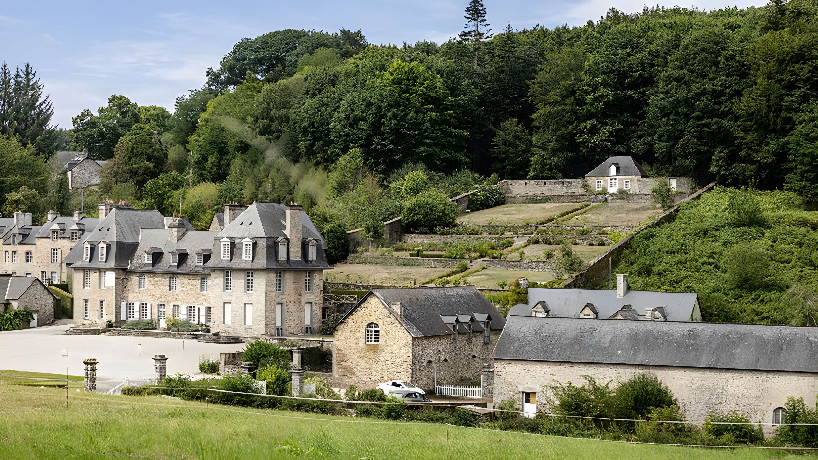 Anciennes forges des Salles (également sur commune de Sainte-Brigitte, dans le Morbihan)