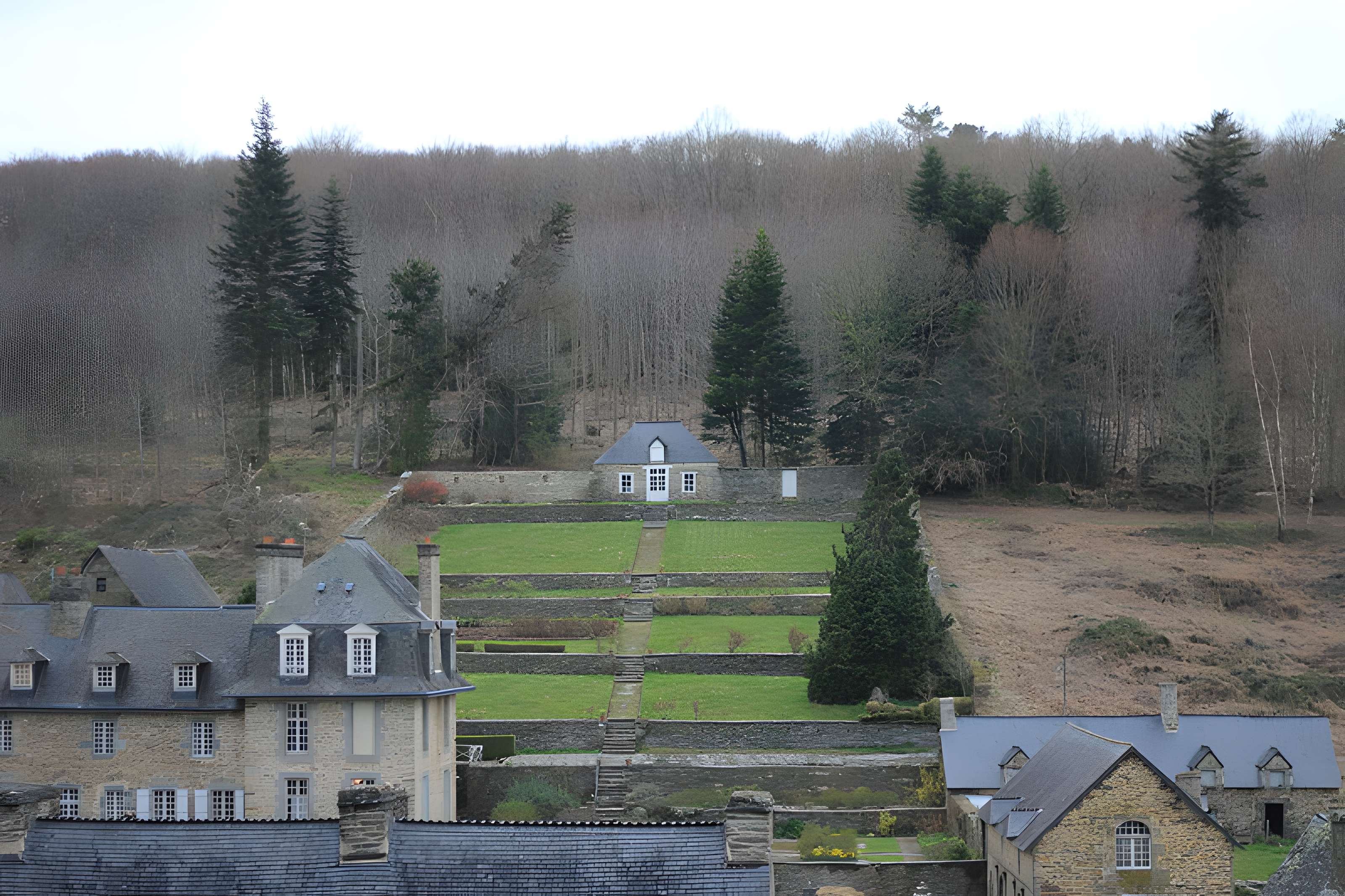 Anciennes forges des Salles (également sur commune de Sainte-Brigitte, dans le Morbihan)