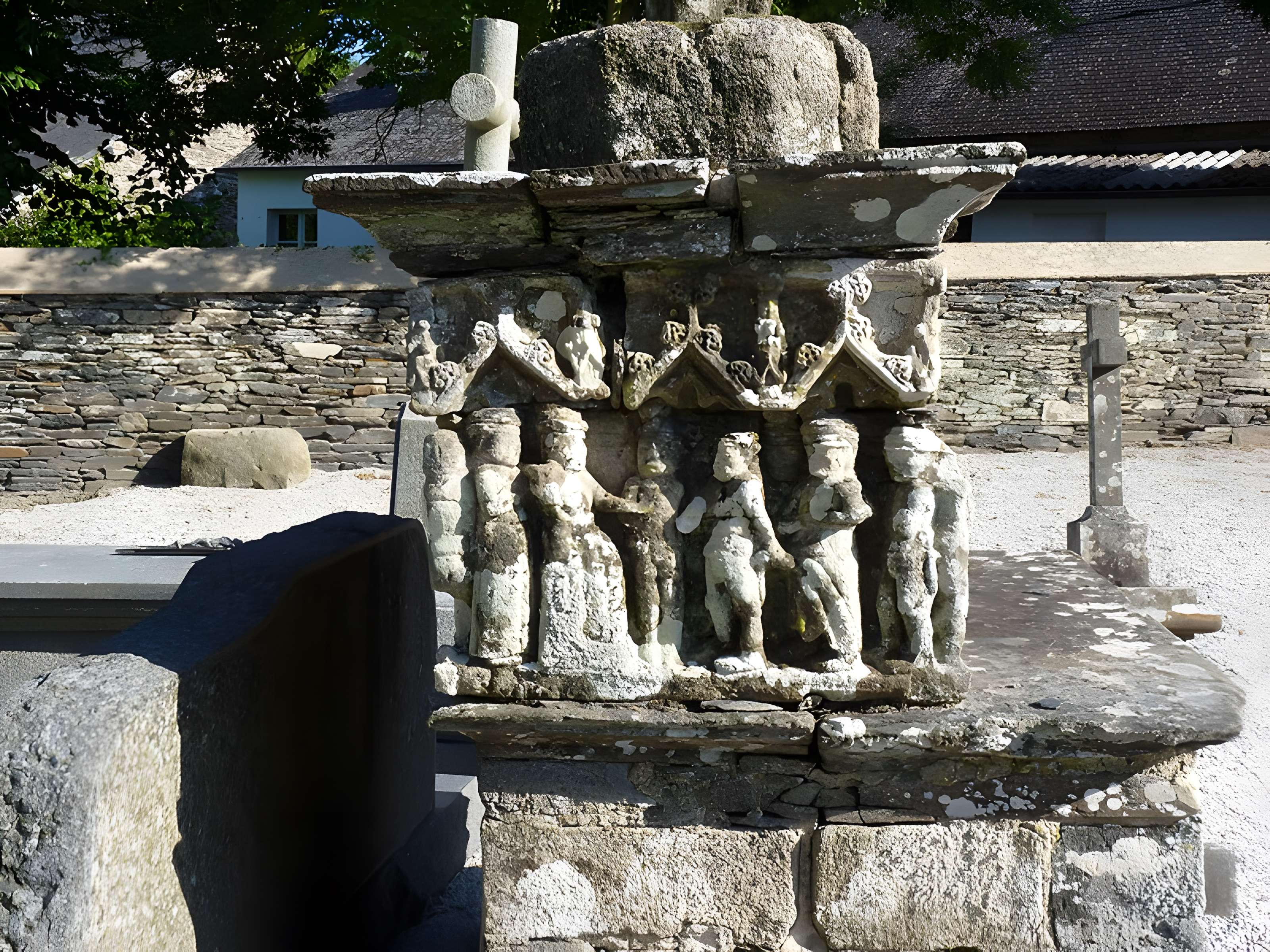 Calvaire de Rosquelfen, situé dans le cimetière de la chapelle de Rosquelfen