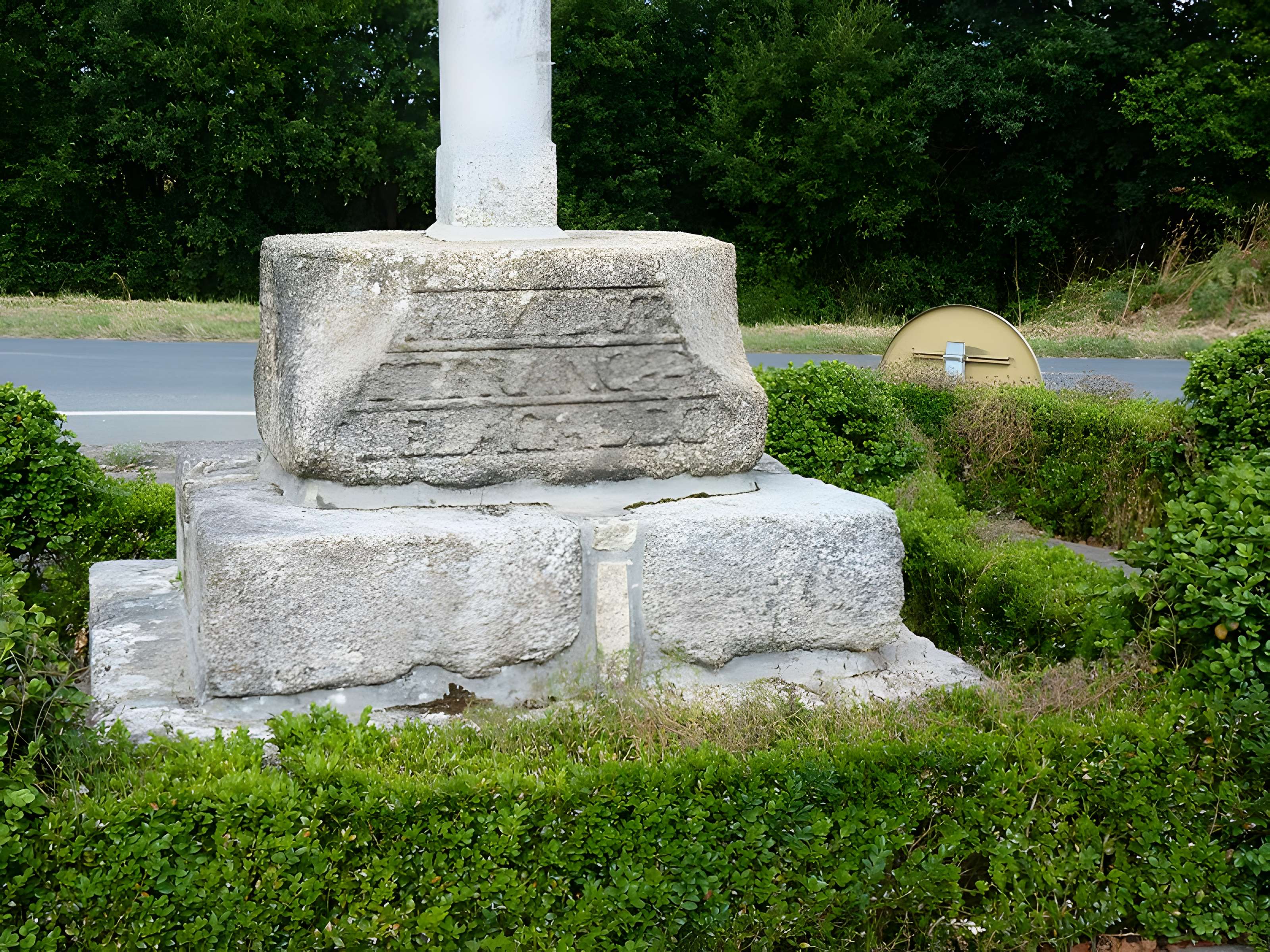 Croix de chemin du XVIIe siècle