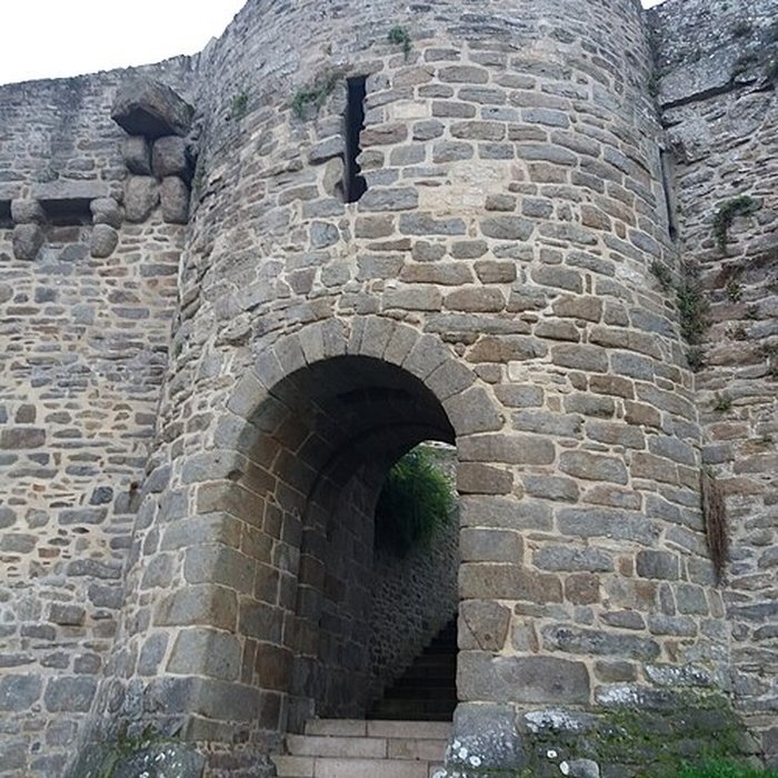 Photo de Remparts, tours et portes de la ville