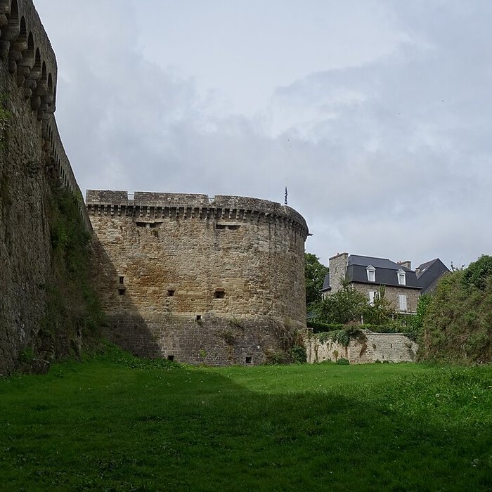 Photo de Remparts, tours et portes de la ville