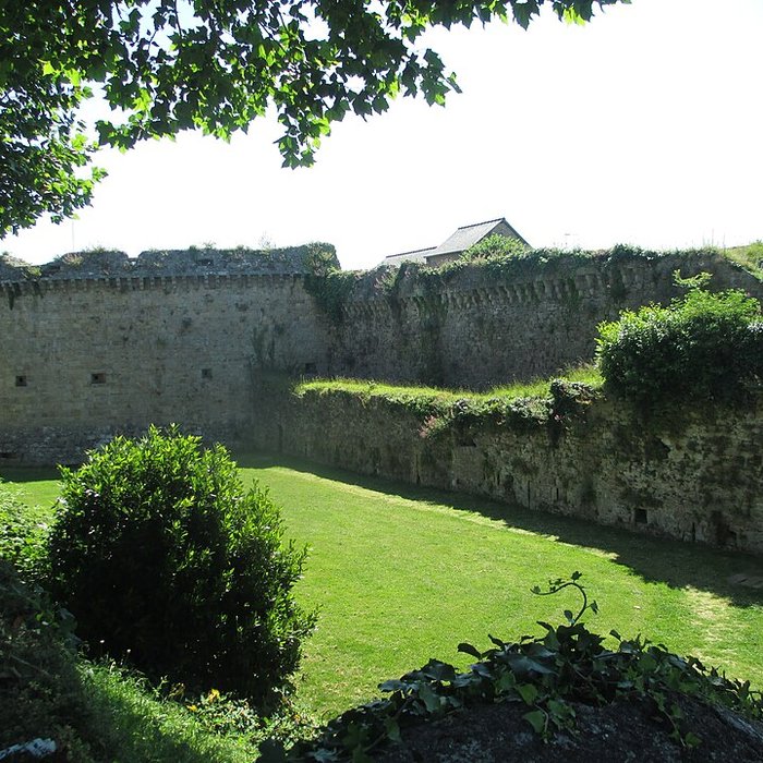 Photo de Remparts, tours et portes de la ville