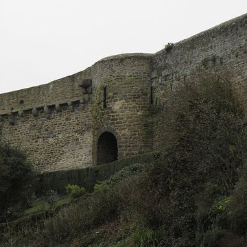 Remparts, tours et portes de la ville