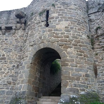 Remparts, tours et portes de la ville