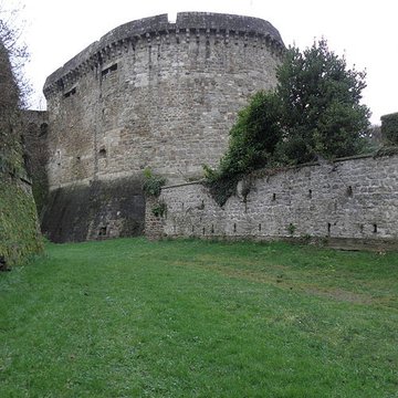 Remparts, tours et portes de la ville