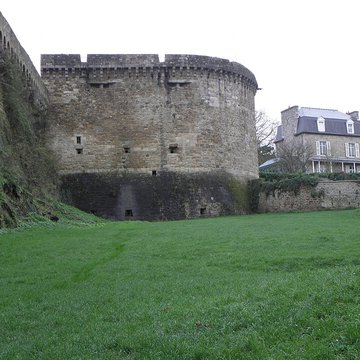 Remparts, tours et portes de la ville