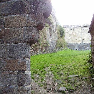 Remparts, tours et portes de la ville