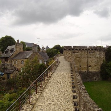 Remparts, tours et portes de la ville