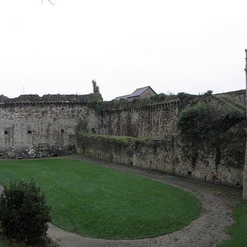 Remparts, tours et portes de la ville