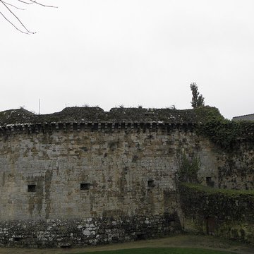 Remparts, tours et portes de la ville