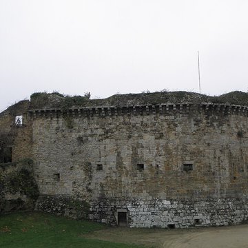 Remparts, tours et portes de la ville