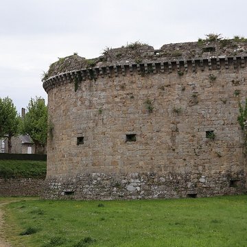 Remparts, tours et portes de la ville