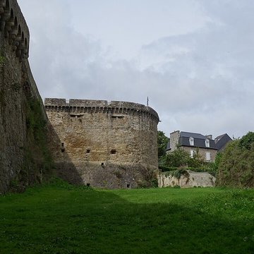 Remparts, tours et portes de la ville