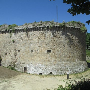 Remparts, tours et portes de la ville