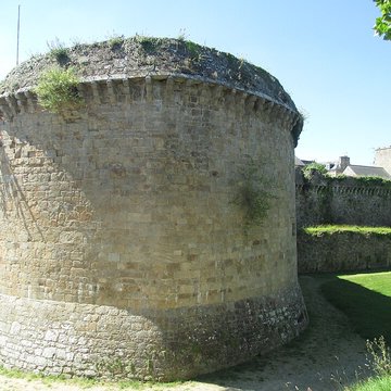 Remparts, tours et portes de la ville