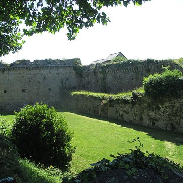 Remparts, tours et portes de la ville