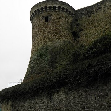 Remparts, tours et portes de la ville