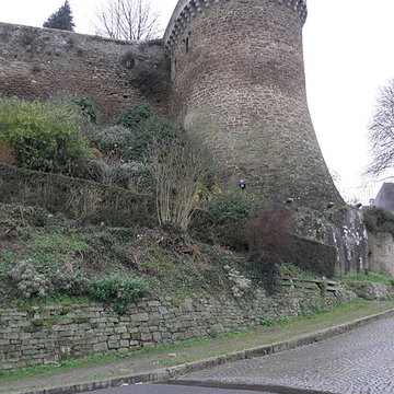 Remparts, tours et portes de la ville