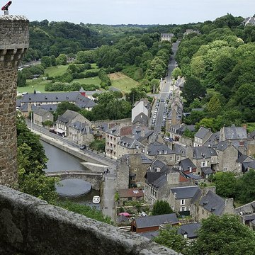 Remparts, tours et portes de la ville