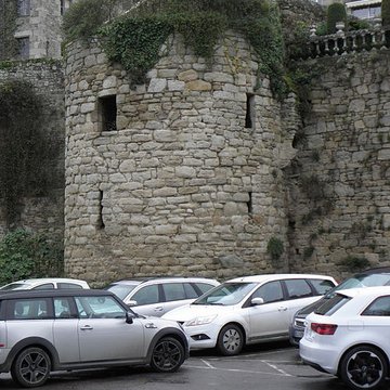 Remparts, tours et portes de la ville