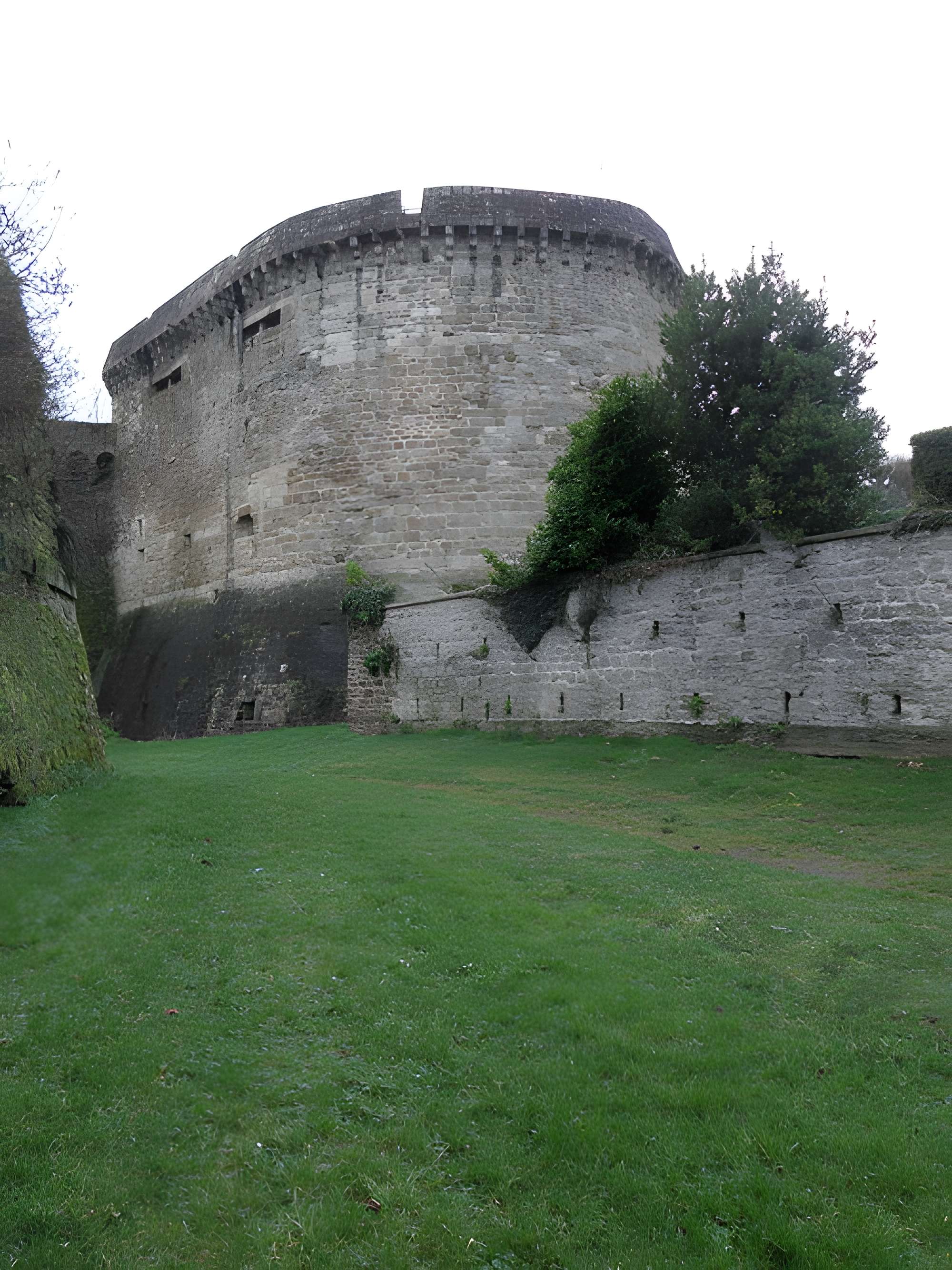 Remparts, tours et portes de la ville