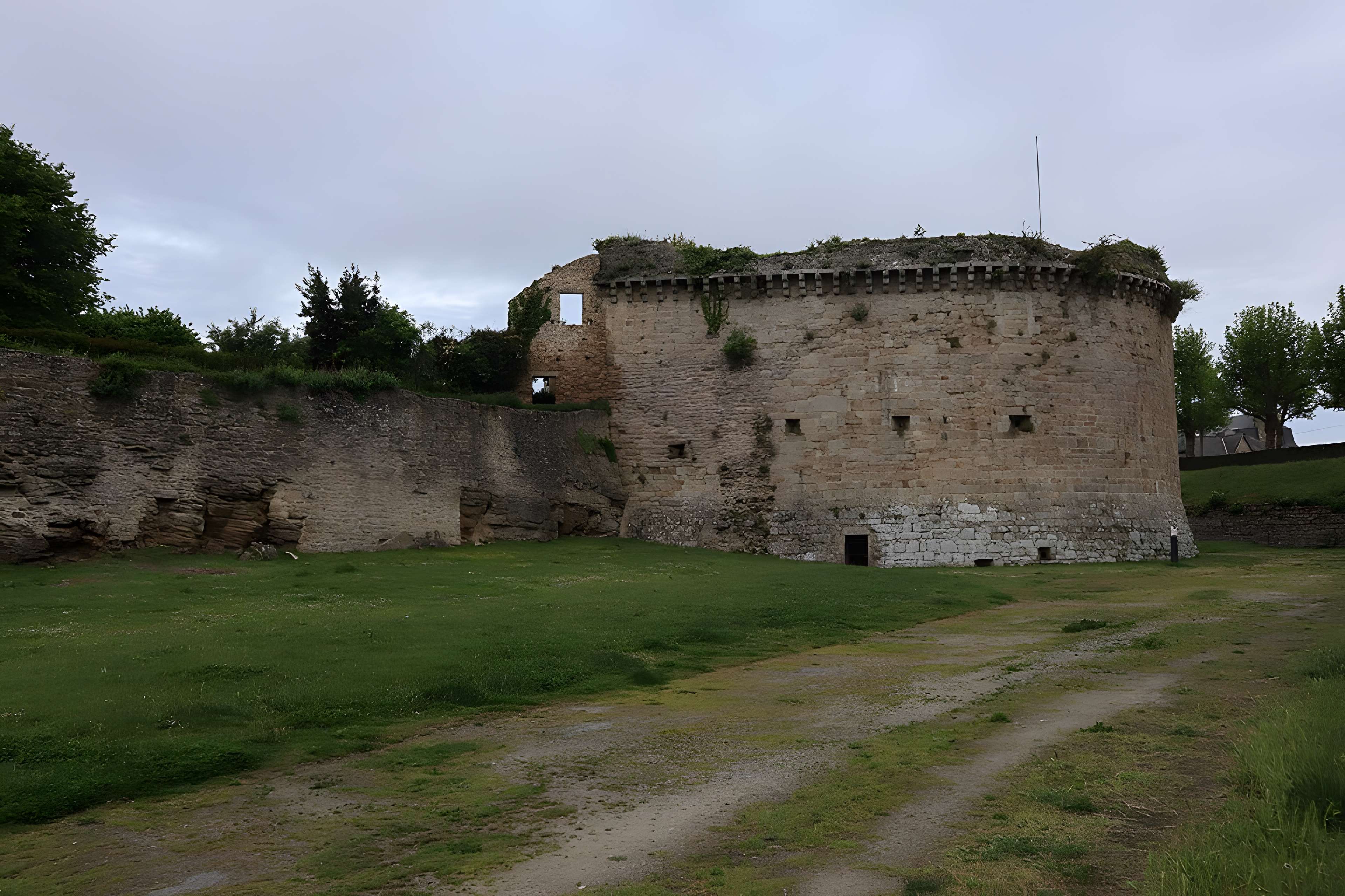Remparts, tours et portes de la ville