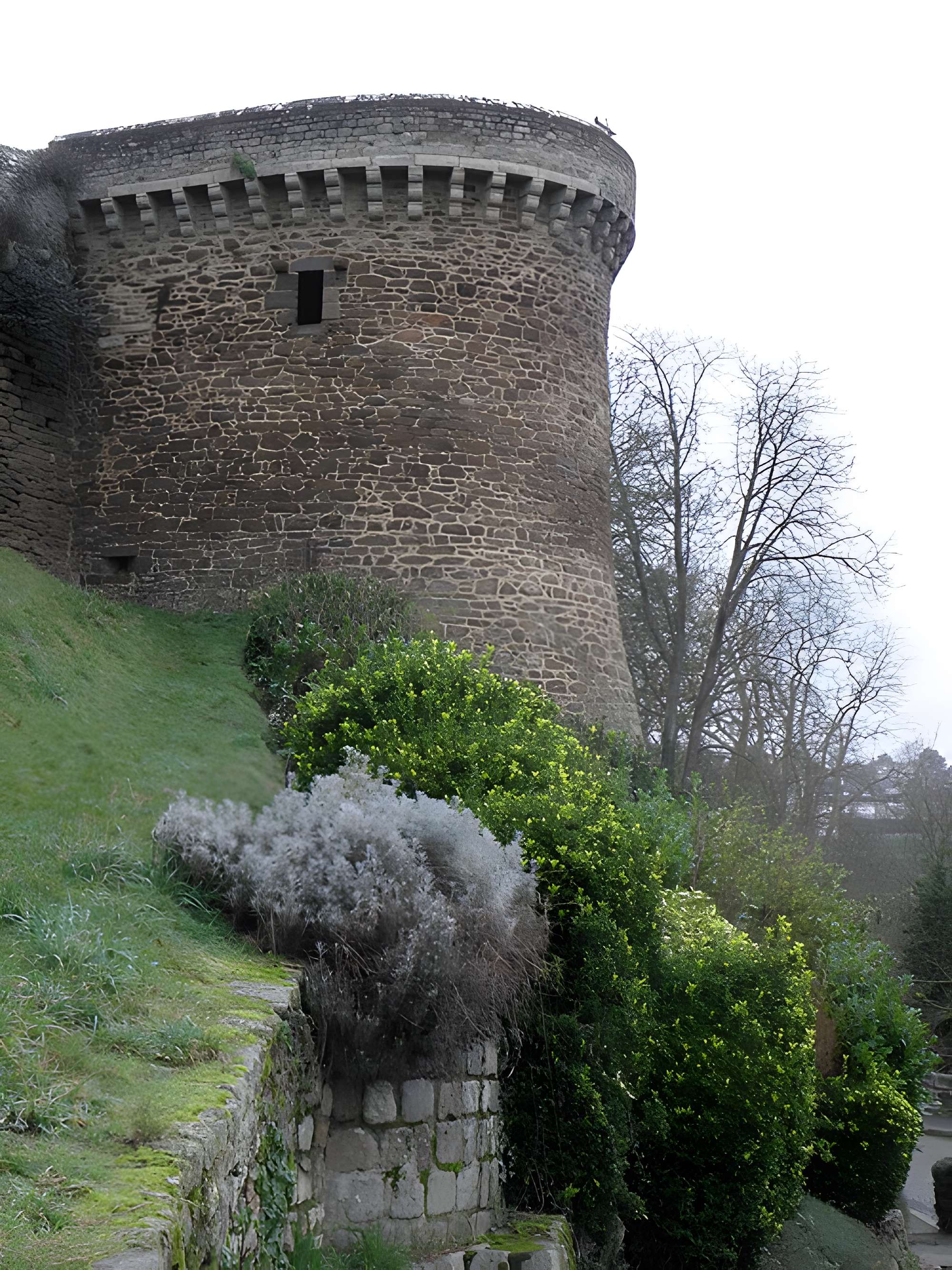 Remparts, tours et portes de la ville